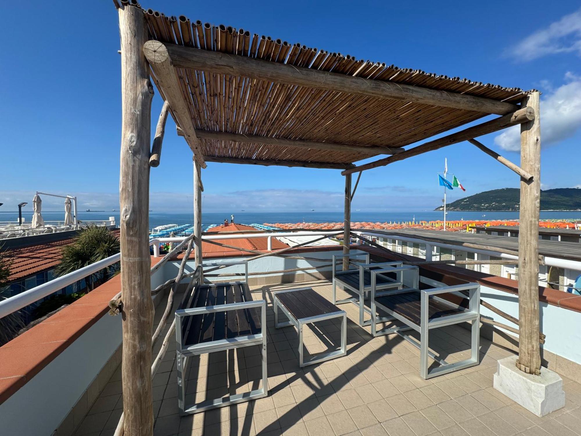 Hotel Bagno Stella Del Mare Marina Di Carrara Exterior photo